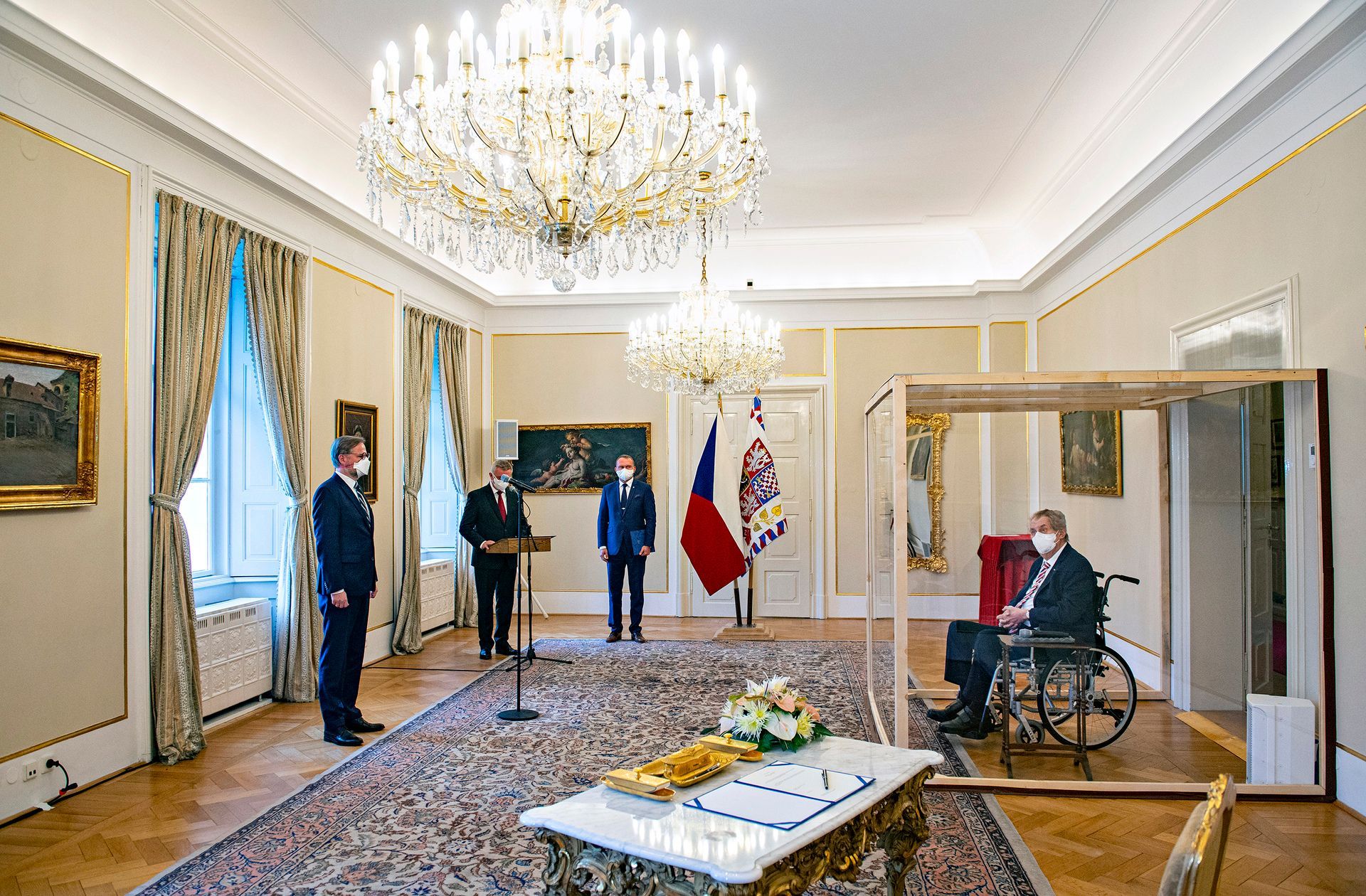 Kniha Miliony okamžiků a výstava 100kamžiků, Výstava, kniha, ČTK, Magazín, Foto