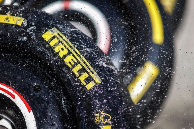 Testy F1 2024, Sáchir: pneumatiky PIrelli