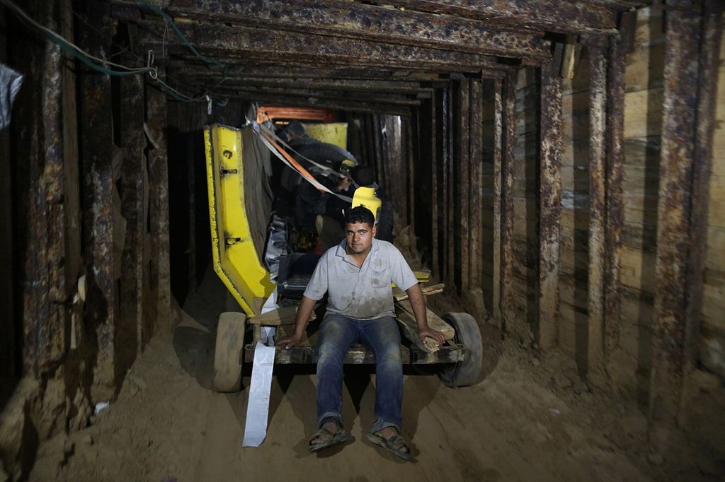 Fotogalerie: Tuneláři v Gaze pašují kde co. Podívejte se. / Ne pro články!