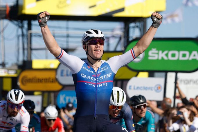 Fabio Jakobsen slaví premiérový triumf na Tour de France (2022).