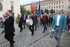 Václav Klaus mladší při Svatováclavském pochodu centrem Brna.