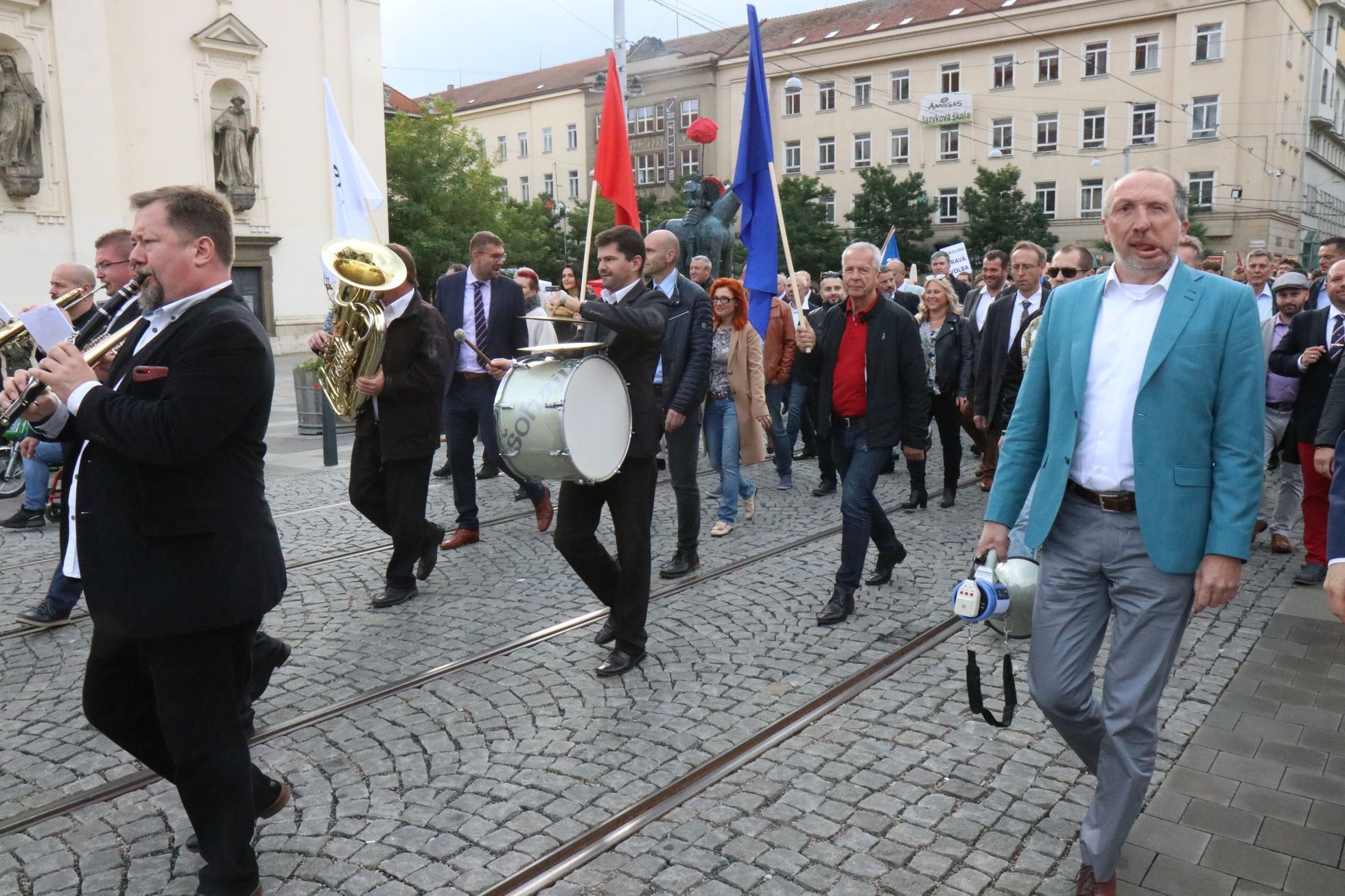 Průvod hnutí Trikolóra a jeho příznivců v Brně