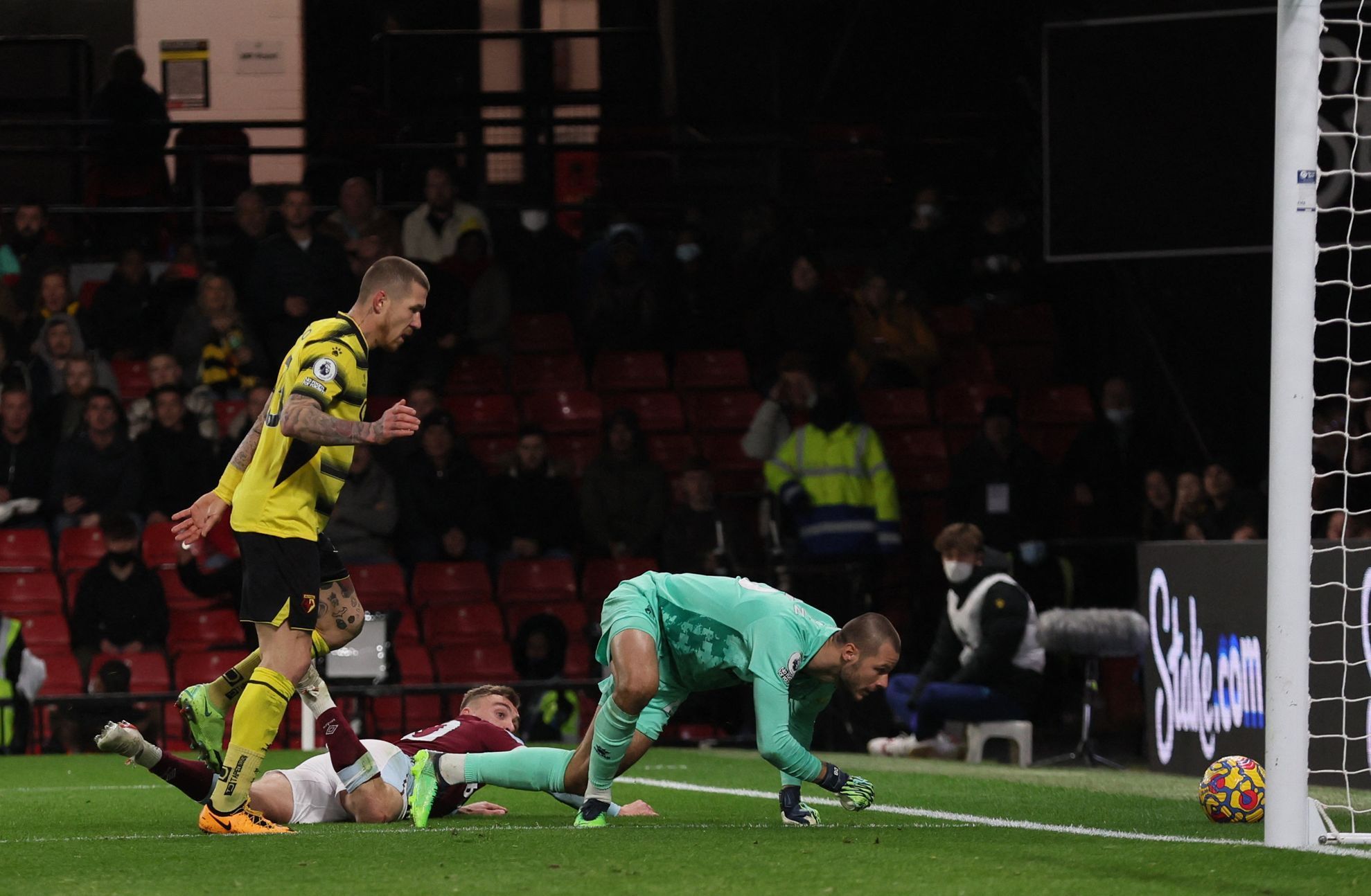 fotbal, anglická liga 2021/2022, Premier League - Watford v West Ham United, penalta, Jarrod Bowen