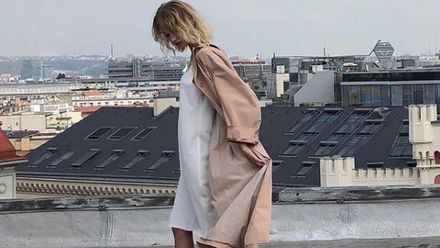 Kafe a trenčkot: Zuzana Kubíčková otevírá letní pop-up v proslulé pražské kavárně