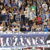 Kometa Brno-Slovan Bratislava: fanoušci Komety s transparentem Lužánky