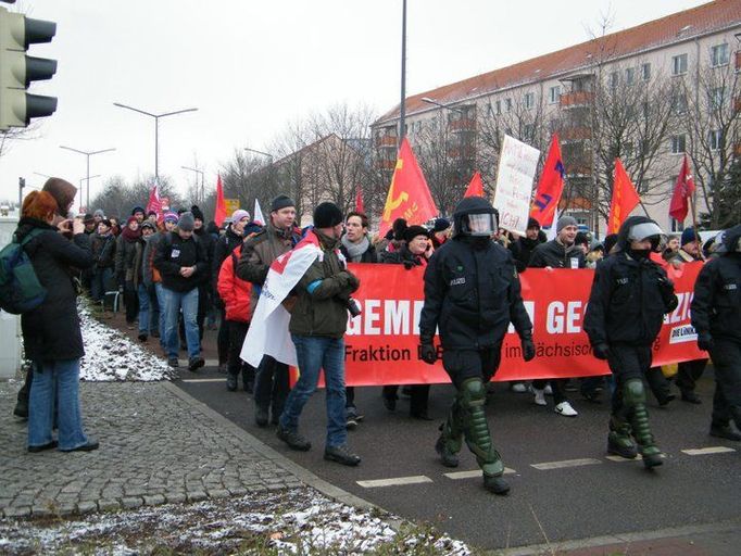 Nejméně 15 tisíc lidí se 19. února 2011 zapojilo v ulicích Drážďan do protestů proti demonstrativní snaze neonacistů připomenout si bombardování, označované krajní pravicí za "bombový holokaust" na Němcích