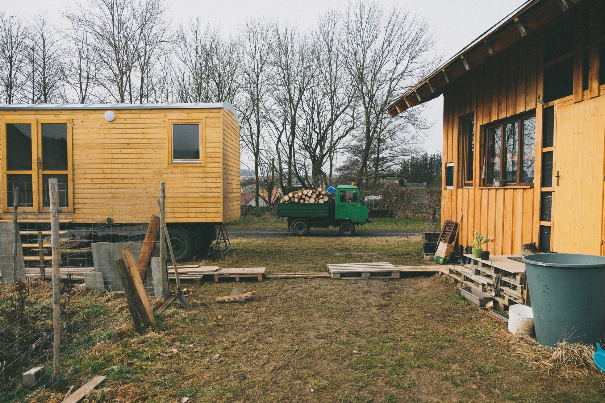 Příběh "Jako na táboře", Kniha Na okraji domov můj, Na okraji domov můj: Sedm příběhů o životě na české vesnici a proměně venkova, Magazín, fotogalerie