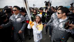 První členkou štafety s olympijskou pochodní v Jižní Koreji byla v Inčchonu nadějná třináctiletá krasobruslařka Ju Jong