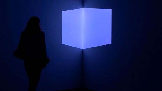 Roku 1967 americký výtvarník James Turrell vytvořil dílo Catso Violet, letos bylo k vidění na Art Baselu.