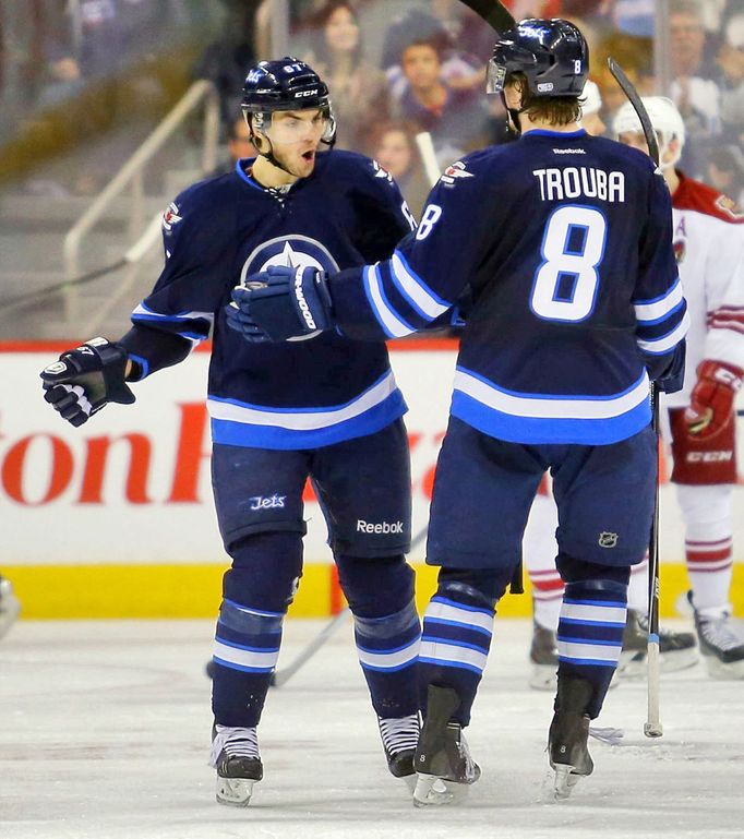 NHL: Phoenix Coyotes vs Winnipeg Jets (Frolík a Trouba)