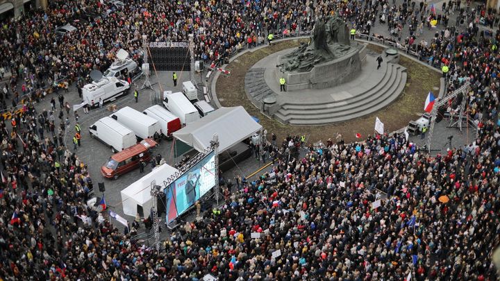Tisíce lidí potřetí v řadě protestovaly proti Benešové, chystají se další demonstrace