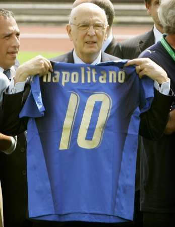 Italský prezident Napolitano s dresem