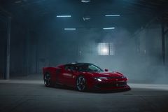 Krásce z plakátů oživili jméno. Ferrari má novou Testarossu, retro ale není v kurzu