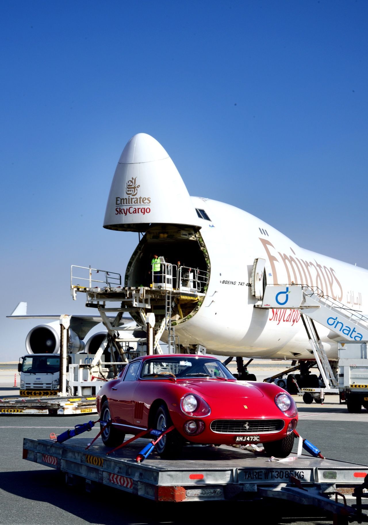 Emirates přeprava aut v letadle