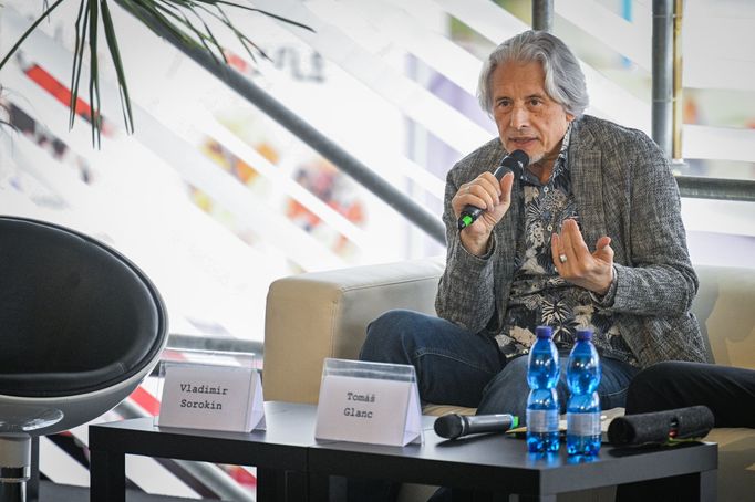 Vladimir Sorokin na pražském veletrhu Svět knihy.