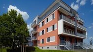Za vytápění bytu uspoříte 40 až 50% nákladů. Stylový, chytrý a praktický. Ostatně přijďte se podívat do vzorového bytu v Milíčovském háji. Více informací naleznete na stránkách
 www.skanska.cz
