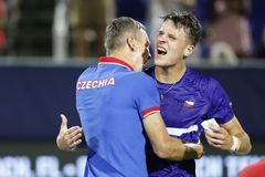 Američané pod palbou kritiky. Plán byl uštvat Menšíka, to nevyšlo, kál se kapitán