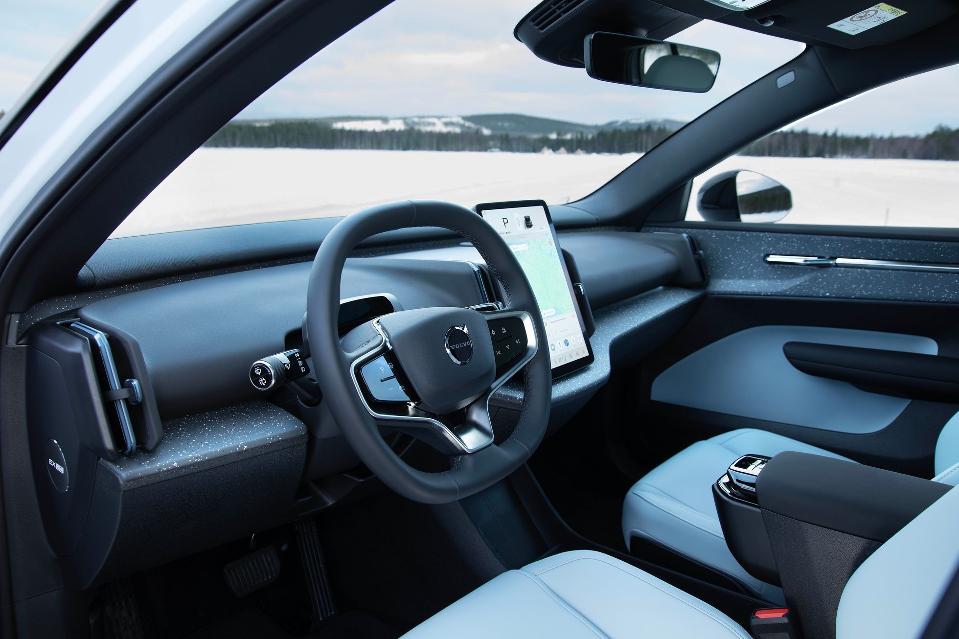 Volvo EX30, elektromobil, zima, jezero, led, zamrzlé jezero, jízda na zamrzlém jezeře