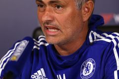 Kouč Chelsea Mourinho má i po další prohře stále podporu vedení