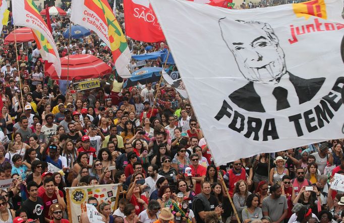 Protest proti brazilskému prezidentovi Michelu Temerovi.