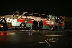 U Hannoveru vzplanul autobus, uhořelo až 20 lidí