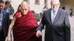 Dalajláma v Praze – setkání s ministrem kultury Danielem Hermanem