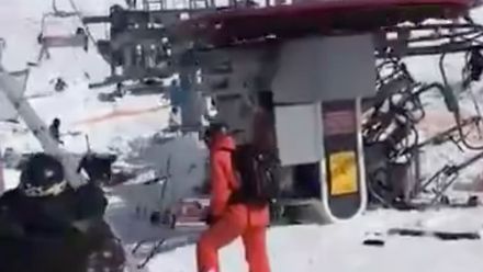 Video: Lyžaři zažili chvíle hrůzy na lanovce. Vyskakovali ze sedaček, aby se zachránili
