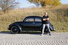 Příběh nejstaršího dochovaného sériového VW KdF Brouk na světě. Jezdí v Česku