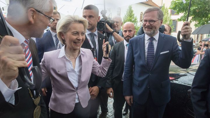 Večeře, která může trvat až do rána. Lídři budou řešit, koho na nejvyšší posty v EU