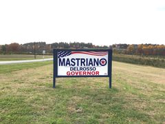 Pensylvánie, okres York (York County). Kandidát na guvernéra Doug Mastriano je přesvědčeným zastáncem Trumpova tvrzení, že prezidentské volby 2020 byly zfalšované.