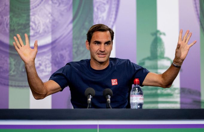 Roger Federer na tiskové konferenci.