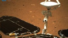 Snímky pořízené na Marsu robotickým vozítkem Ču-žung