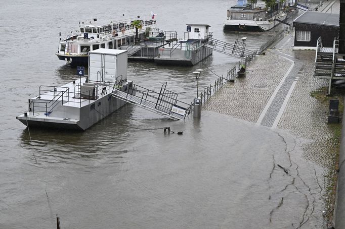 Zatopená obec Luže na řece Novohradka,