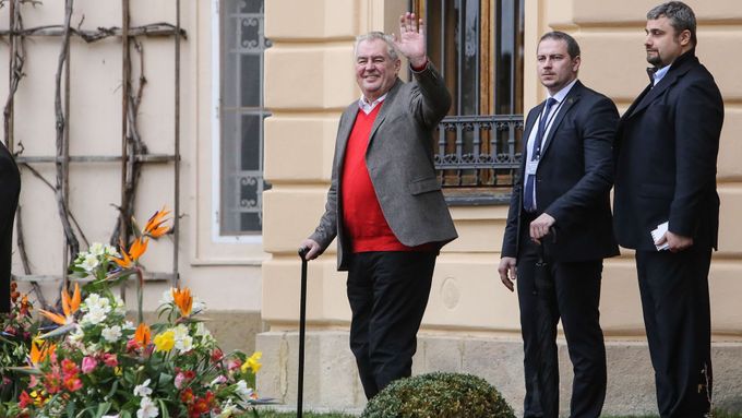 Prezident Miloš Zeman hostil dvojici rozhádaných ministrů