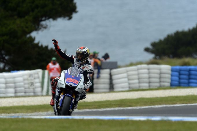 Jorge Lorenzo oslavil na okruhu Phillip Island svůj druhý titul mistra světa MotoGP. Vyhrál v předposledním klání sezony, když jeho největší rival, Dani Pedrosa, spadl.