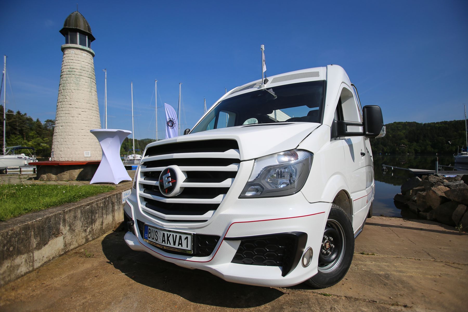 Obojživelný minibus Enjoy Sprinter, prototyp, základem je Mercedes Sprinter