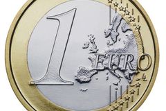 Česko řeší další problém s eurem. Má vysokou inflaci