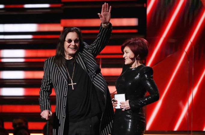 Jednu z cen předali Sharon a Ozzy Osbourneovi. Někdejší frontman skupiny Black Sabbath nedávno oznámil, že trpí Parkinsonovou chorobou.