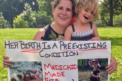 "Život dcery měl přednost." Boj mladé Američanky o zdravotní pojištění ohrožuje Trumpovy plány