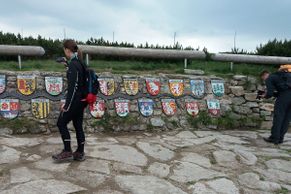 Fotoblog: Na kole vrškem Labské cyklostezky. Cestu lemují kláštery, paneláky i bizarnosti