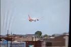Na západě Indie se zřítilo letadlo Air India s 242 lidmi na palubě