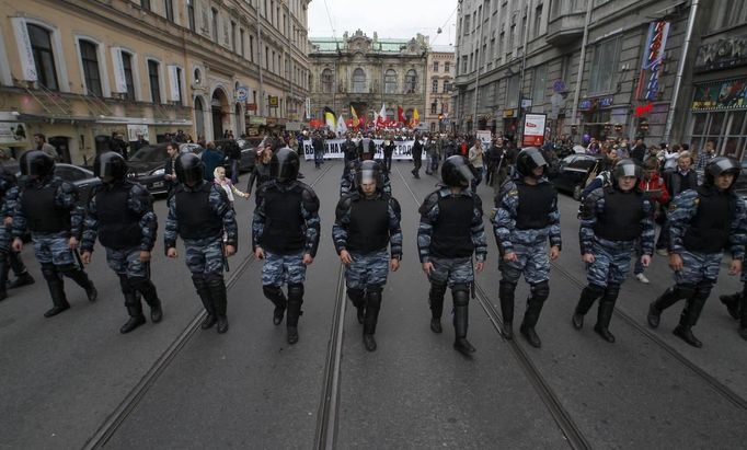 Policie během opozičních protestů v St. Petersburgu, 15. září 2012