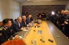 Za velkého zájmu novinářů se na krajském úřadě v Plzni konala tisková konference.