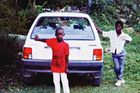 Dnes už legendární sprinter Usain St. Leo Bolt (v červeném triku) se narodil 21. srpna 1986 v jamajském Trelawny. Jako kluk ale o atletické kariéře nesnil, už od útlého dětství se věnoval kriketu.
