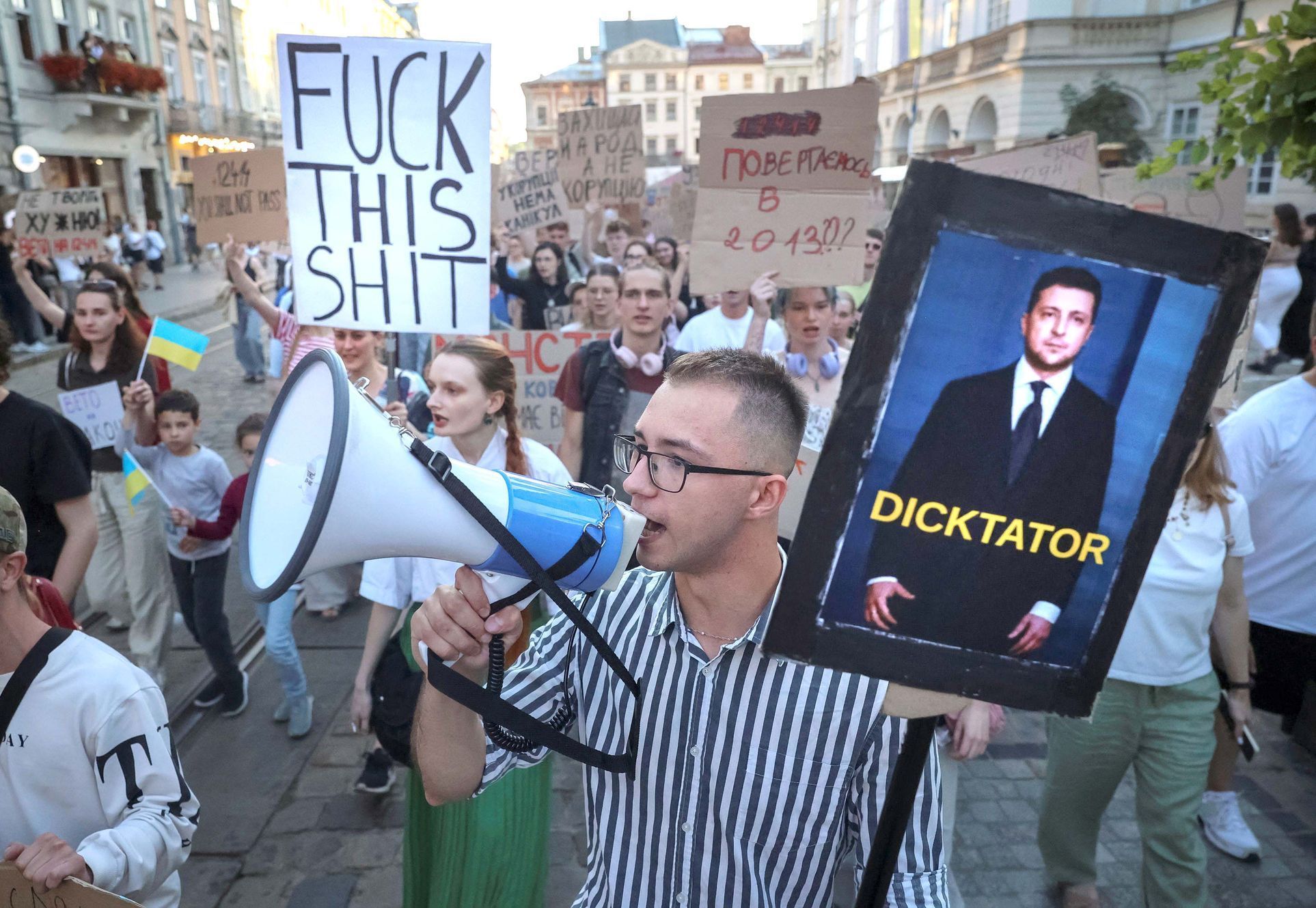 Ukrajina, protest, zákon, Zelenský