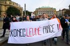 Protestu proti nedostatečnému financování univerzit se v Praze účastnily stovky lidí