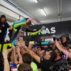 Valentino Rossi při posledním závodě kariéry v MotoGP ve Valencii 2021