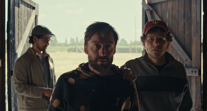 Kieran Culkin coby Benji a Jesse Eisenberg jako David.