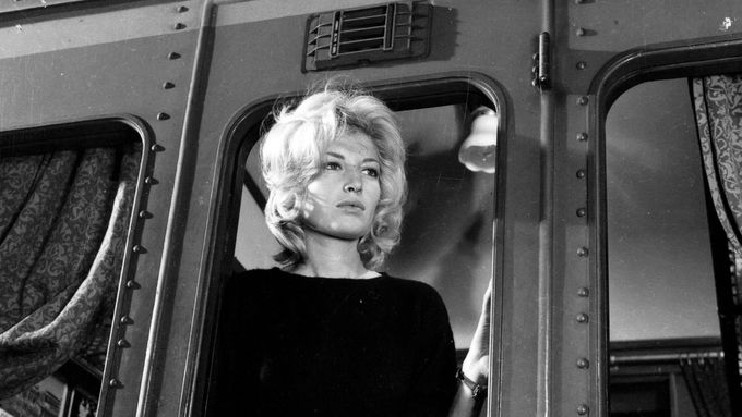 Monica Vittiová proslula v Antonioniho filmu Dobrodružství z roku 1960.