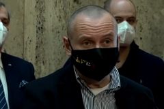 "Kolaps bude při umírání na ulici." Ministerstvo je po tiskovce pod palbou kritiky
